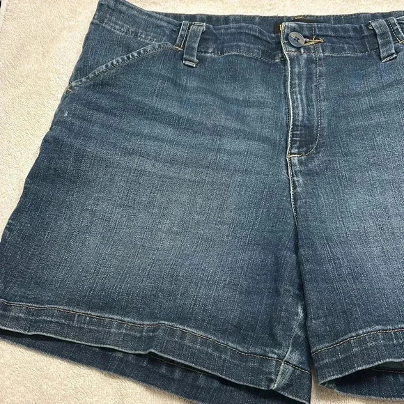 Lee Regular Women Mid Rise Denim Shorts Dark Wash Size 14 Medium - Picture 2 of 8
